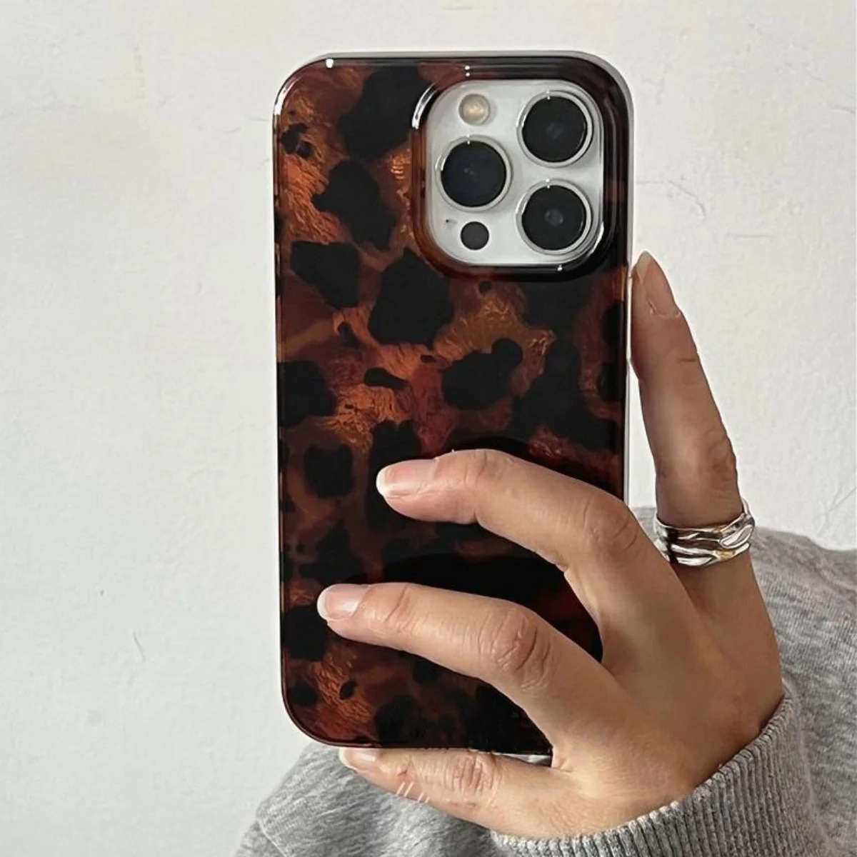 Phone Cases Store - レトロなアンバーテクスチャのレーザー加工スマホケース iPhone 16 17 Pro Max