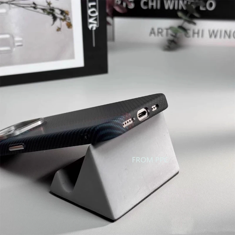 カーボンファイバー磁気式スマホケース iPhone 16/1 - Phone Cases Dior のレビューと価格