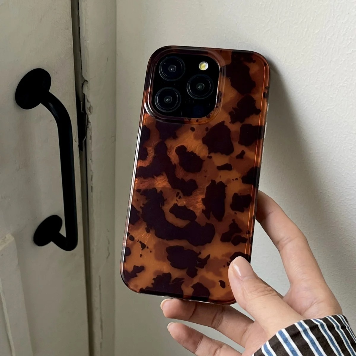 レトロなアンバーテクスチャのレーザー加工スマホケース iPh - Phone Cases Store のレビューと価格